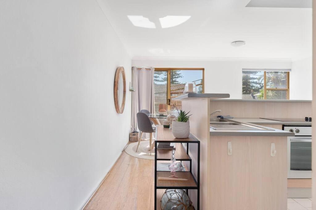Walk To Manly Beach-relaxing 2br -balcony-parking *