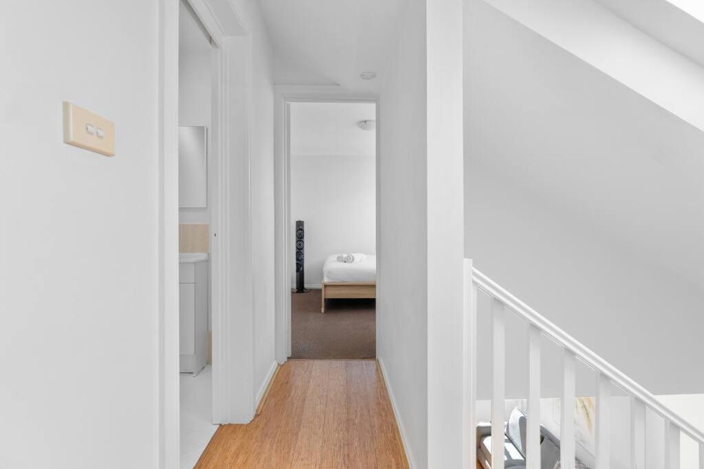 Walk To Manly Beach-relaxing 2br -balcony-parking