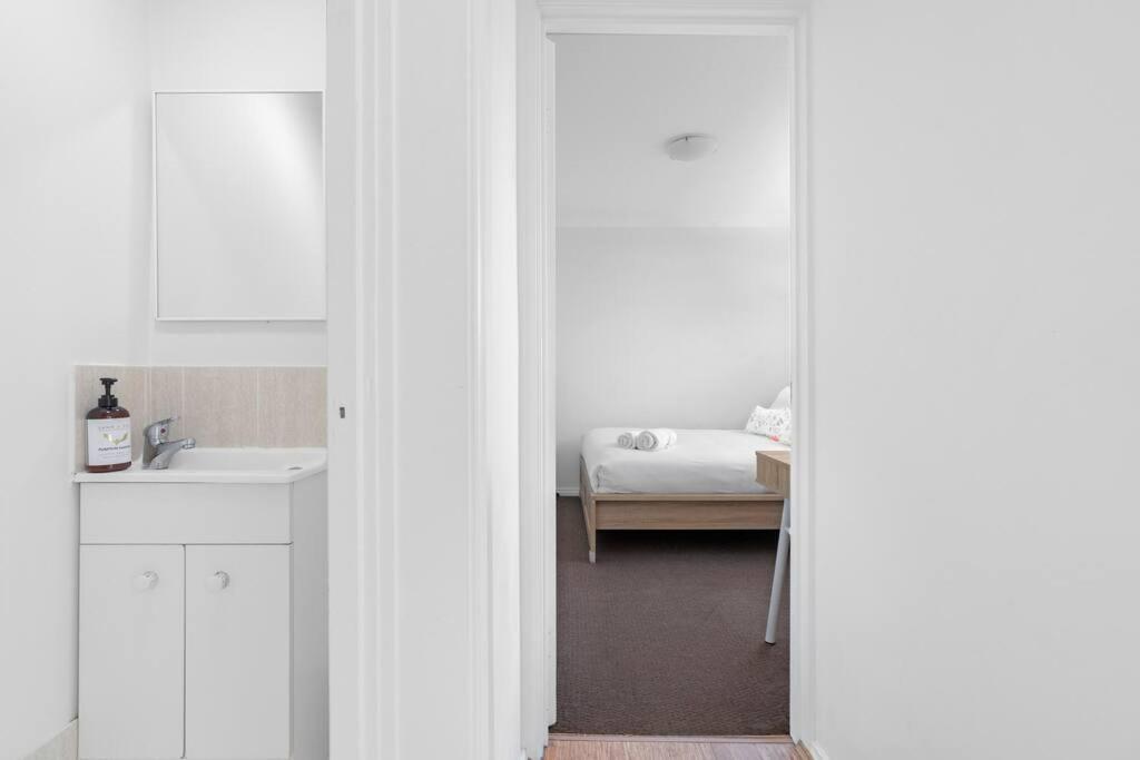 Apartment Walk To Manly Beach-relaxing 2br -balcony-parking *